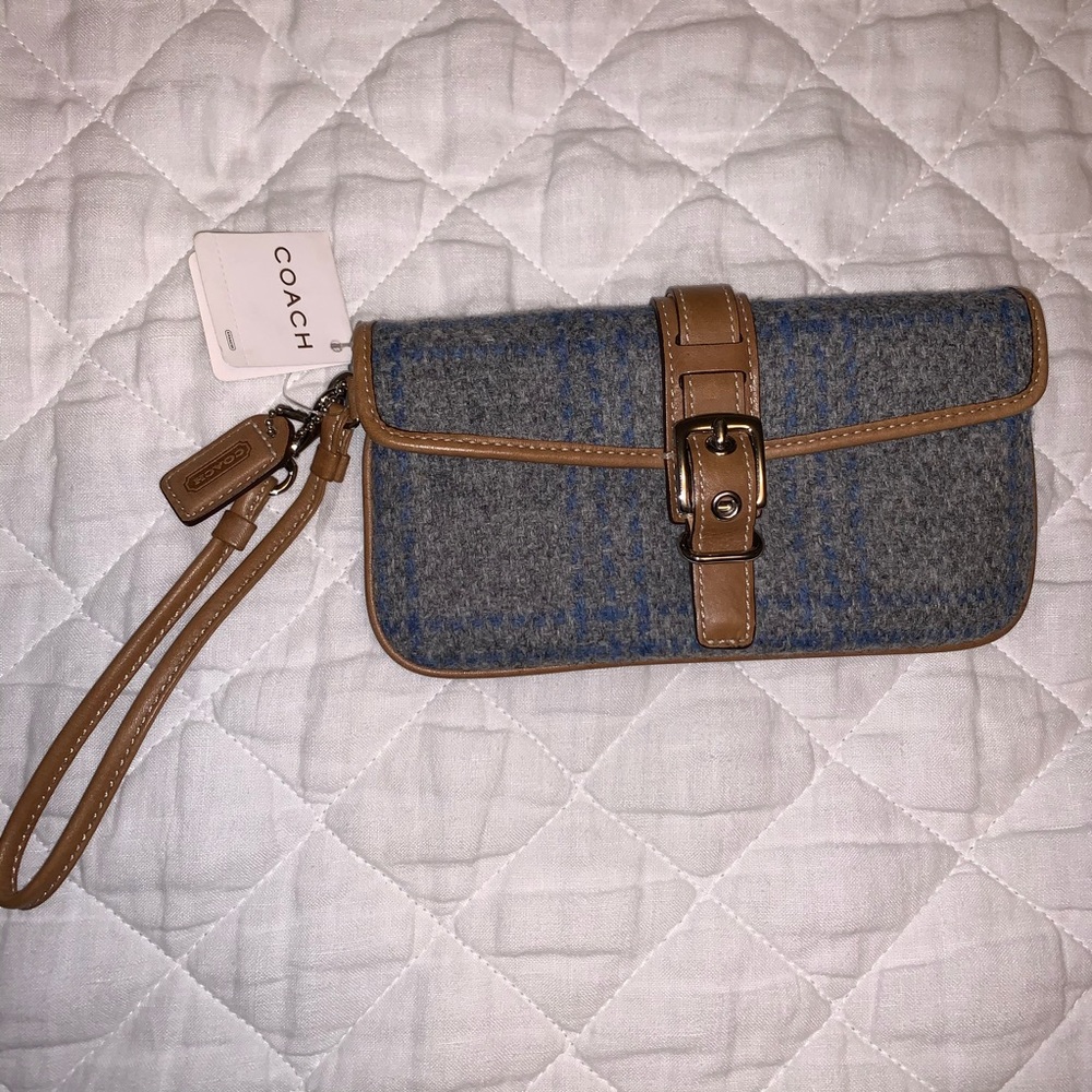 NWT Coach “Hampton” Wristlet